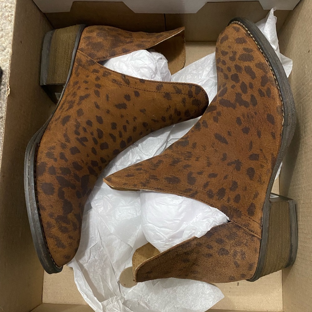 Corky Girl Booties NWT